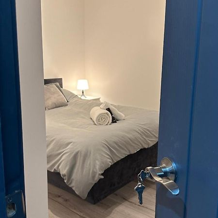 Modern 2 Bed Near Turf Moor Football Stadium, Parks, Canal And Lake Бернлі Екстер'єр фото
