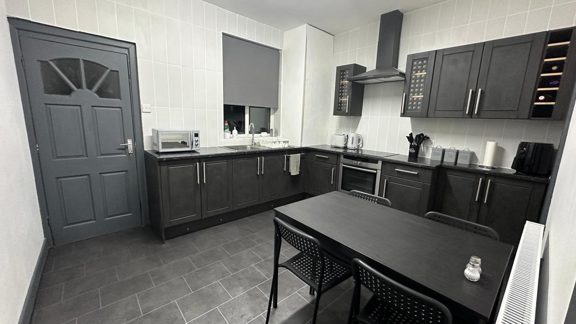 Modern 2 Bed Near Turf Moor Football Stadium, Parks, Canal And Lake Бернлі Екстер'єр фото