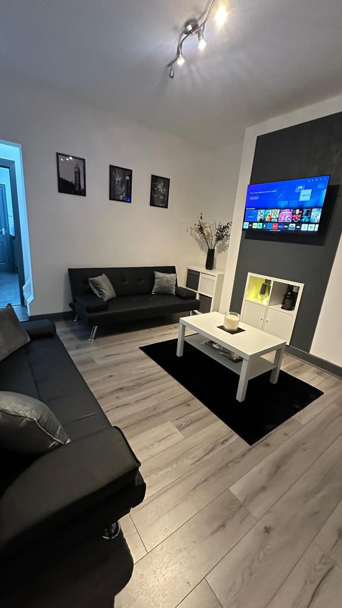 Modern 2 Bed Near Turf Moor Football Stadium, Parks, Canal And Lake Бернлі Екстер'єр фото