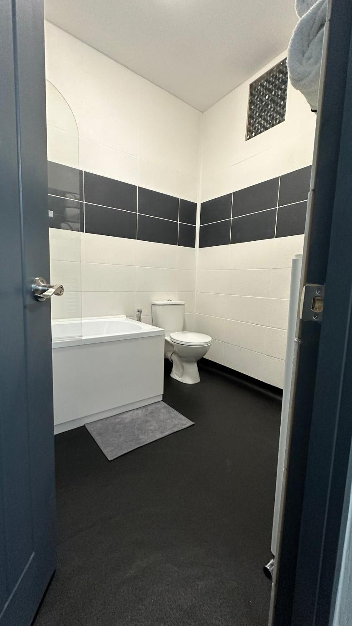Modern 2 Bed Near Turf Moor Football Stadium, Parks, Canal And Lake Бернлі Екстер'єр фото