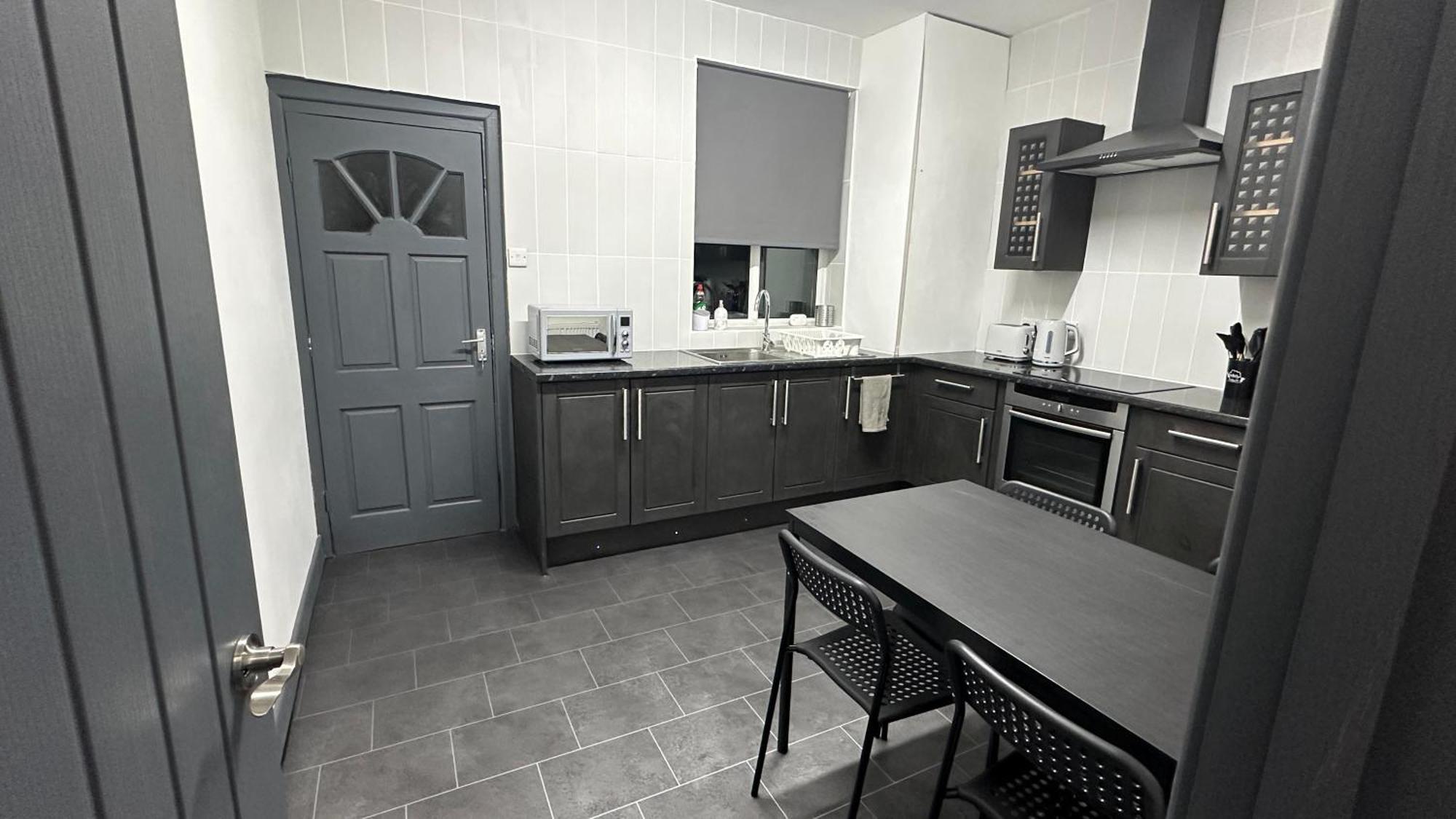 Modern 2 Bed Near Turf Moor Football Stadium, Parks, Canal And Lake Бернлі Екстер'єр фото