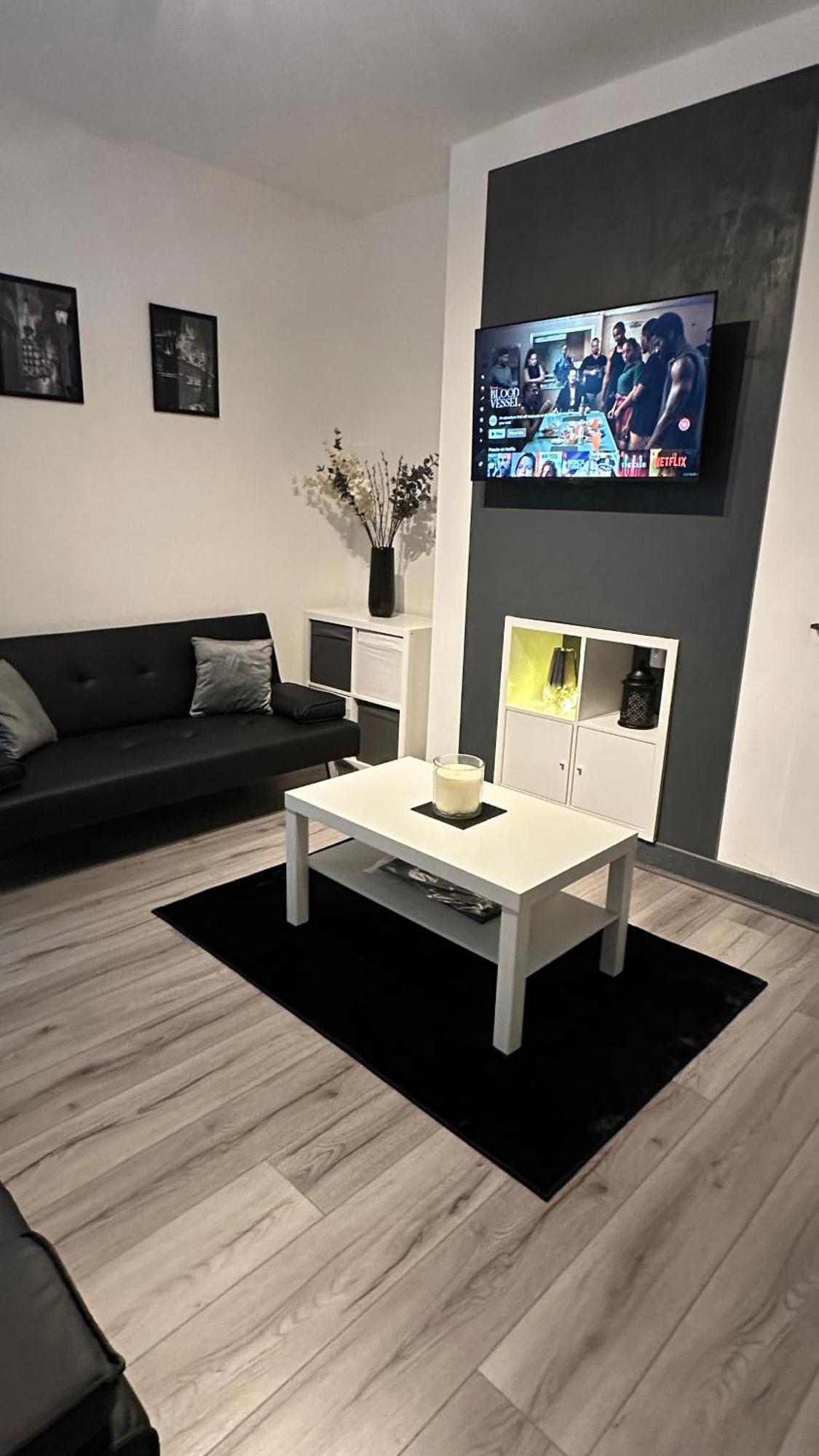 Modern 2 Bed Near Turf Moor Football Stadium, Parks, Canal And Lake Бернлі Екстер'єр фото